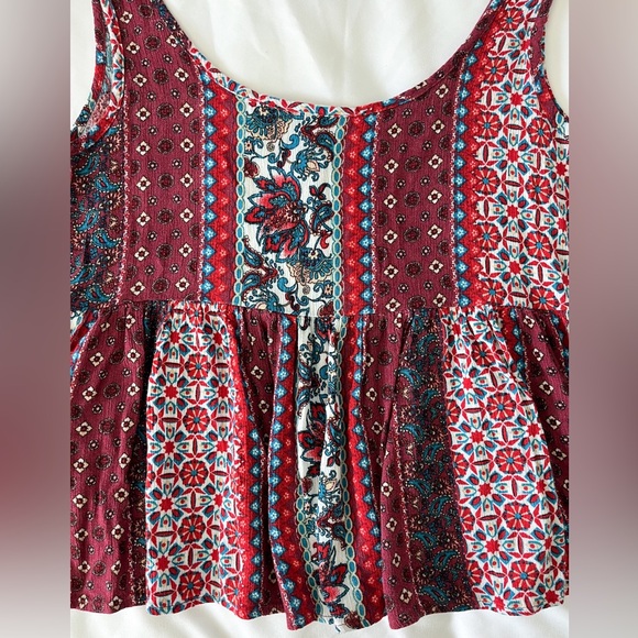 Full Tilt Burgundy Floral Pattern Button-Up Blouse Size Small - Picture 7 of 9